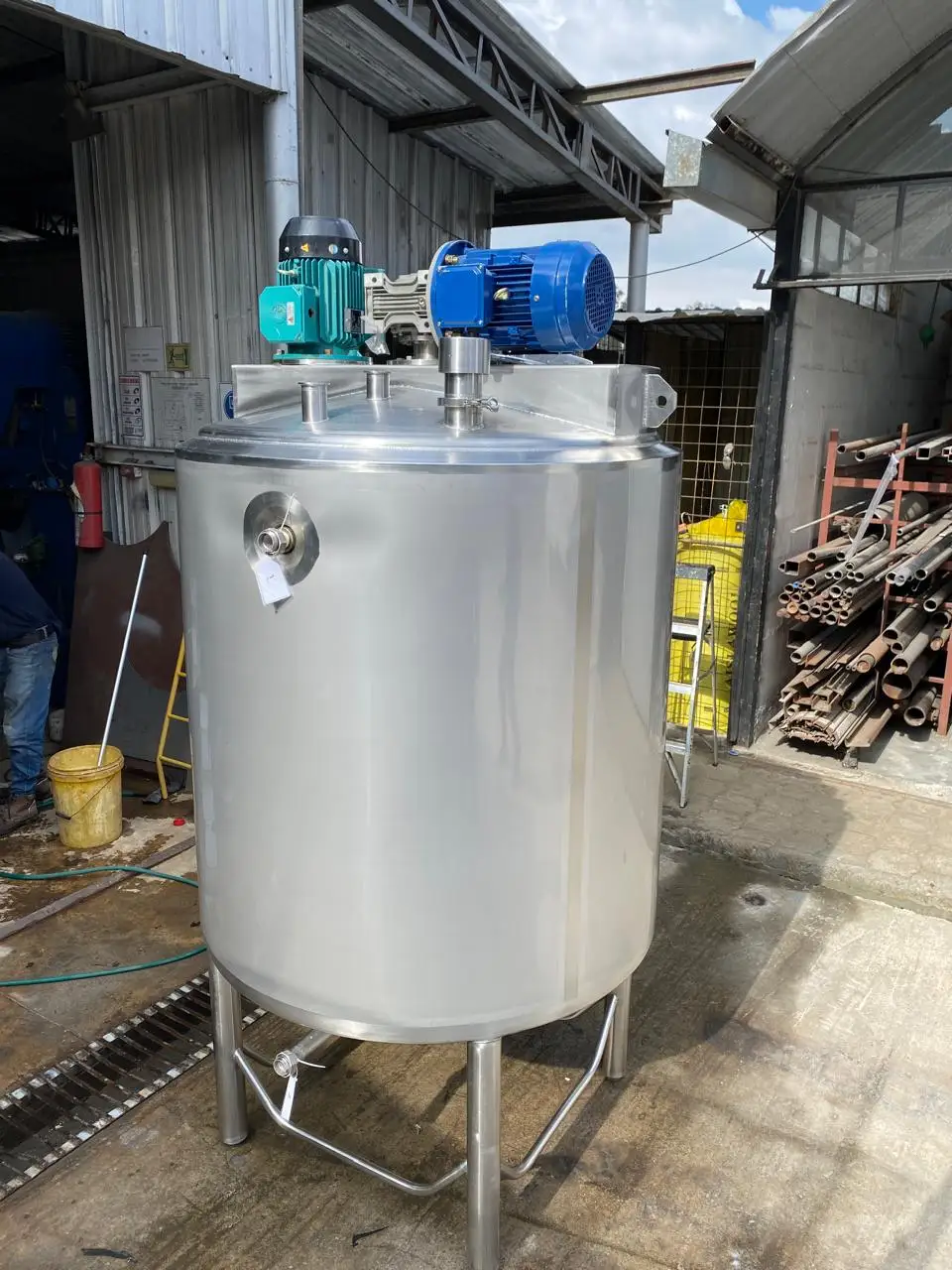 Tanque de mezcla con doble sistema de agitacion